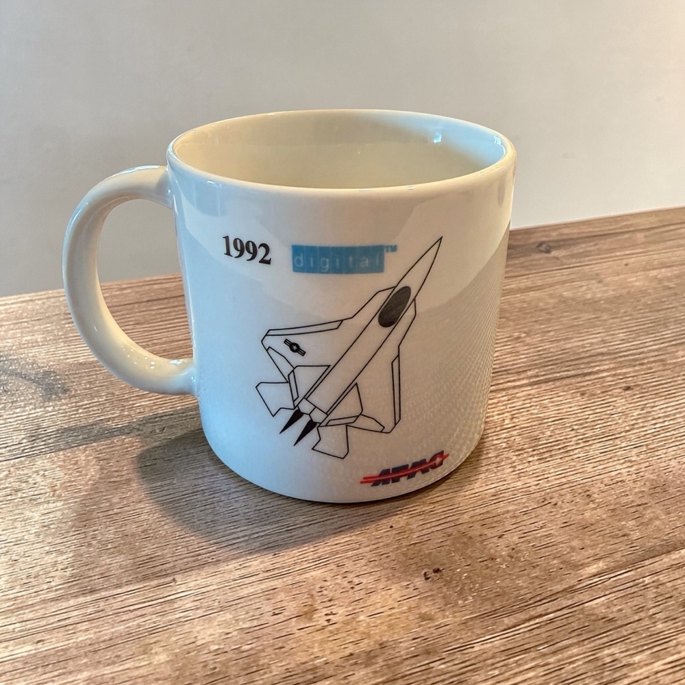 Vintage 1992 Air Force MC Digital Equipment DEC F-22 Jet Commemorative White Mug - Picture 2 of 5